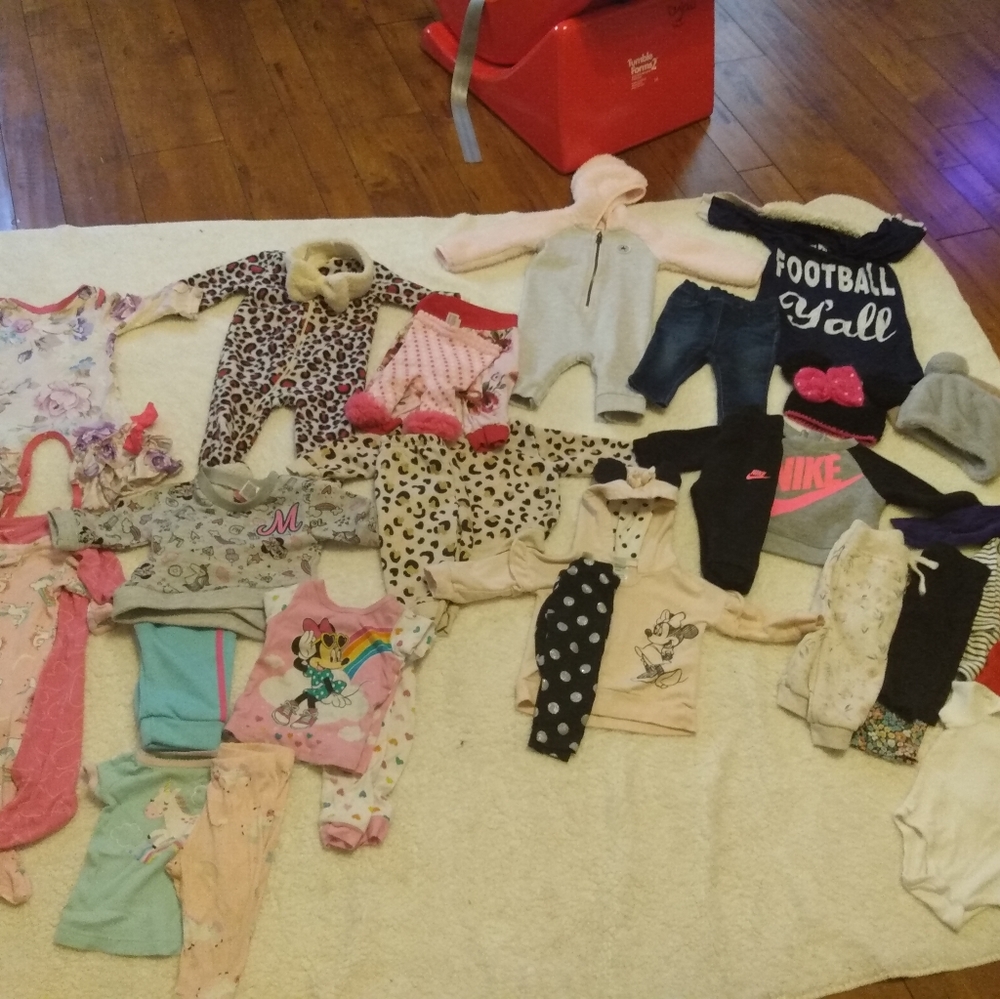 Lot of 32 pieces 6/9 months